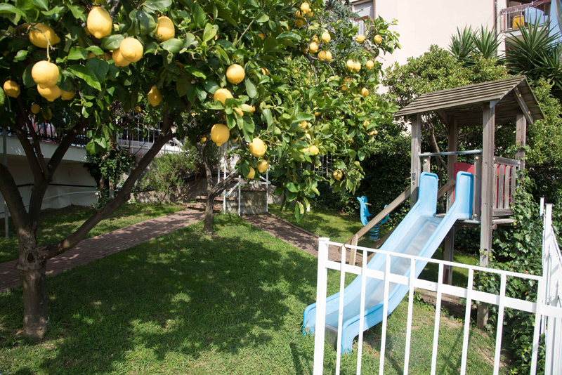 Benvenuti nel giardino con vista mare in Liguria